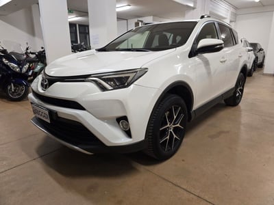 Toyota Rav4 D-4D 2WD Lounge del 2016 usata a Rimini
