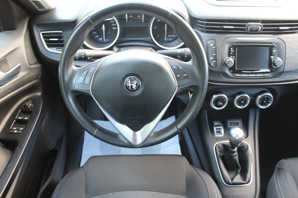 Alfa Romeo Giulietta usata a Cuneo (7)