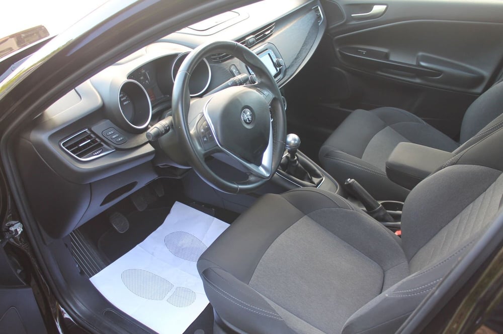Alfa Romeo Giulietta usata a Cuneo (8)
