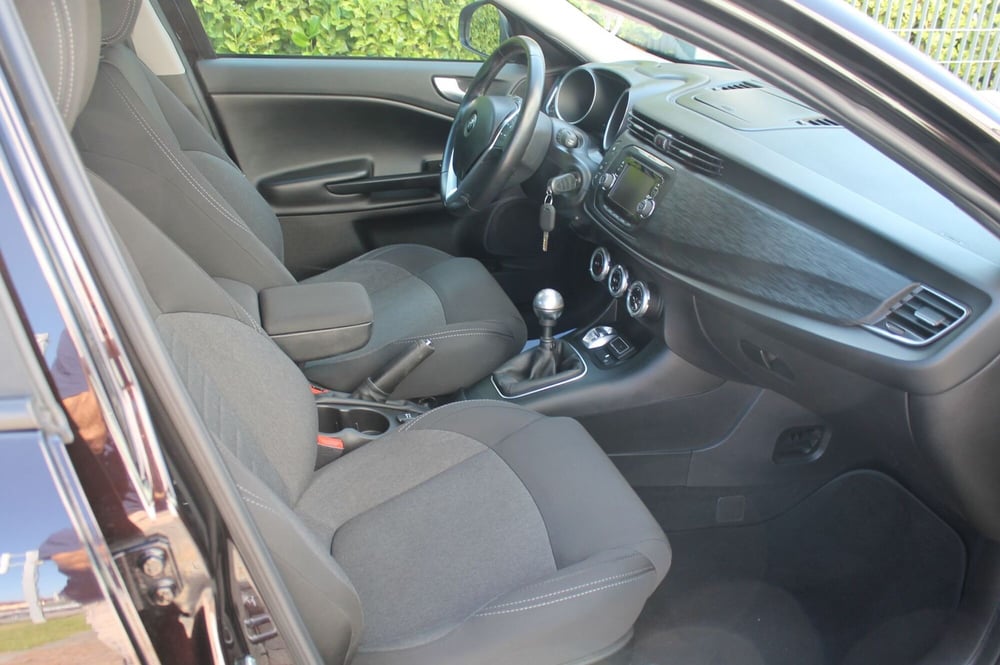 Alfa Romeo Giulietta usata a Cuneo (9)