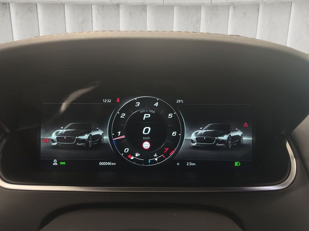 Jaguar F-Type Cabrio nuova a Milano (10)