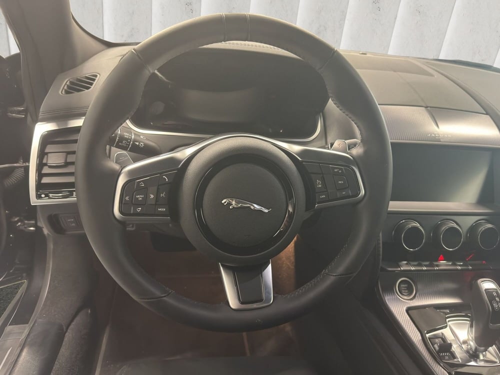 Jaguar F-Type Cabrio nuova a Milano (11)