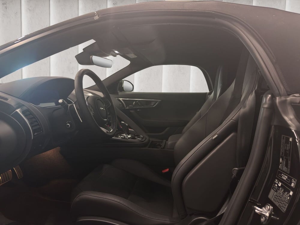 Jaguar F-Type Cabrio nuova a Milano (14)