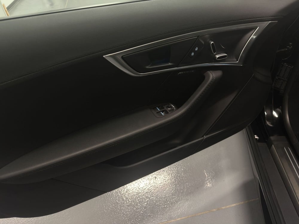 Jaguar F-Type Cabrio nuova a Milano (16)