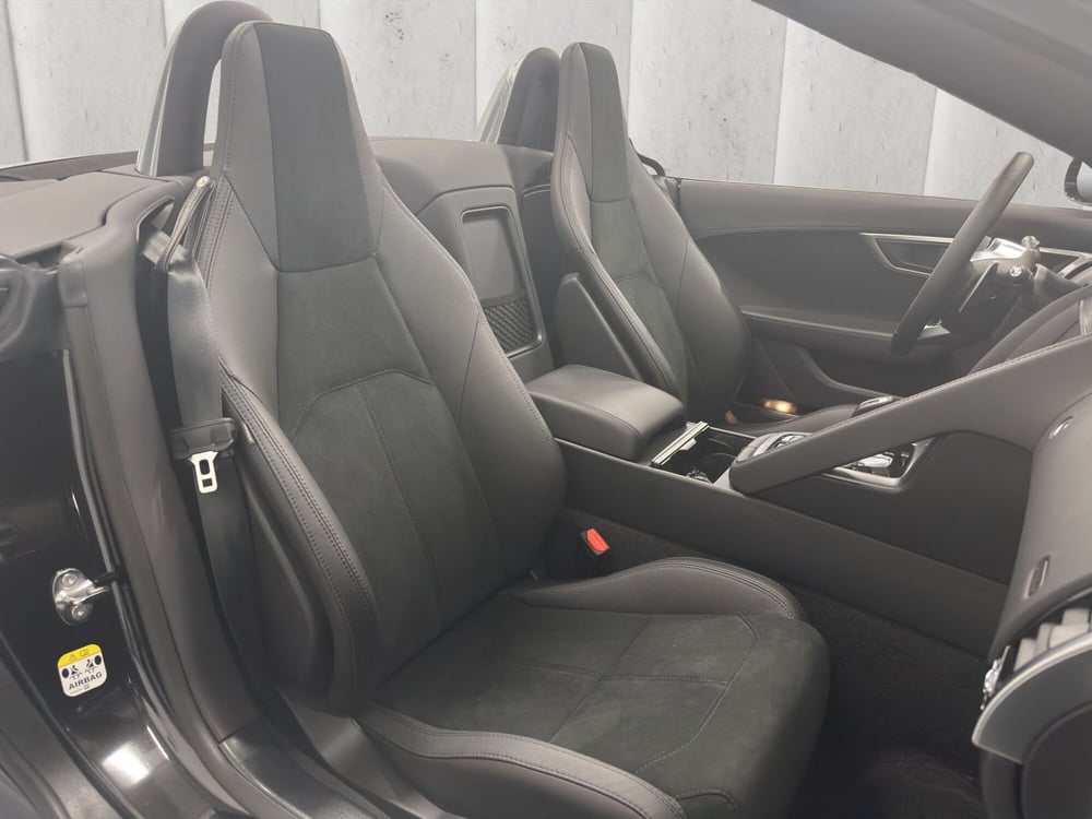 Jaguar F-Type Cabrio nuova a Milano (5)