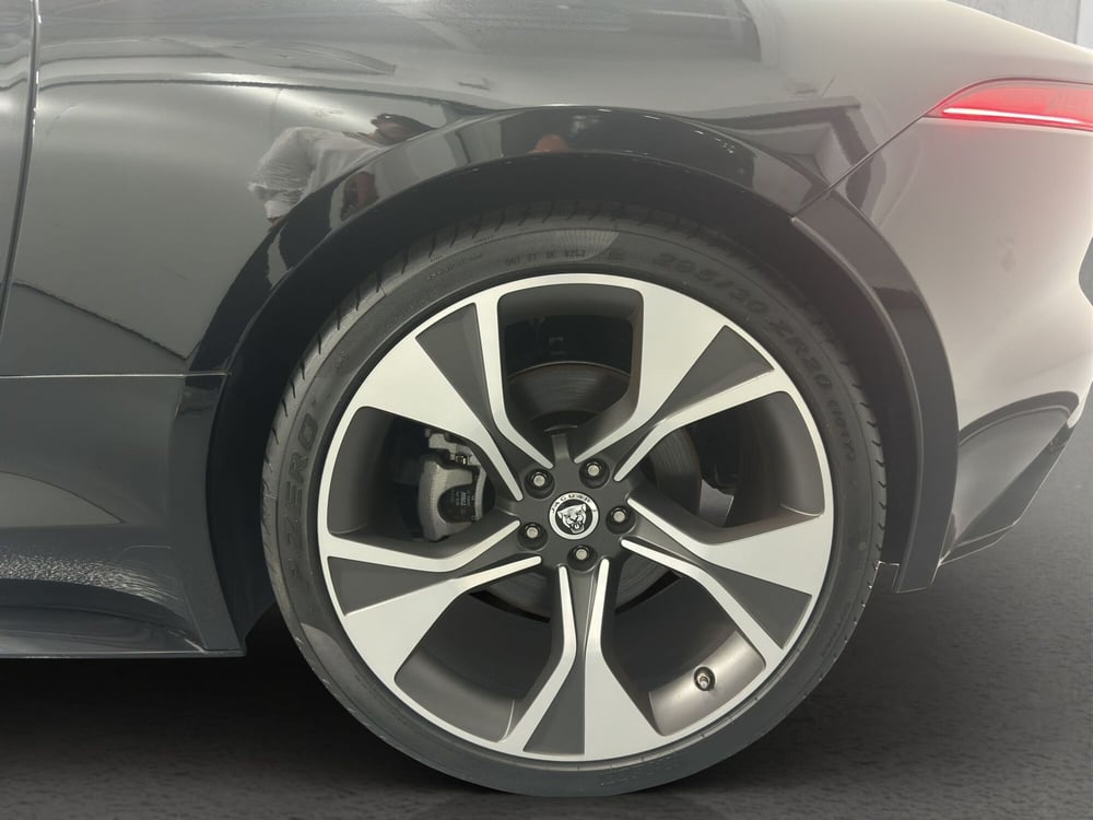 Jaguar F-Type Cabrio nuova a Milano (9)