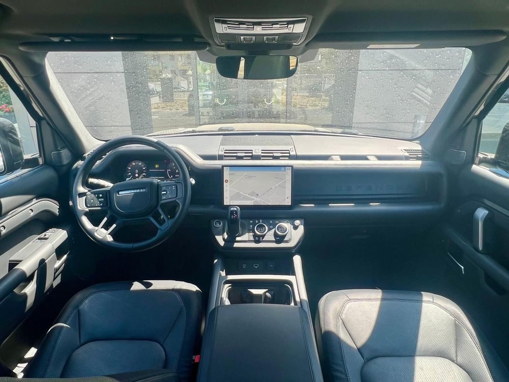 Land Rover Defender usata a Bari (4)