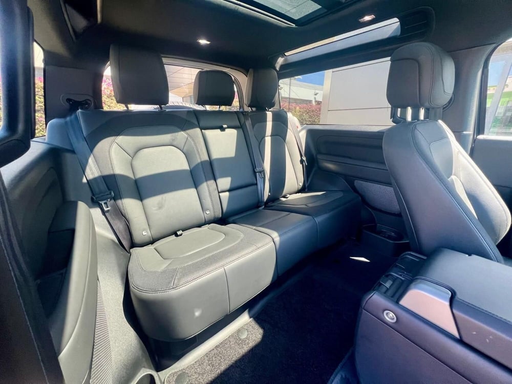 Land Rover Defender usata a Bari (5)