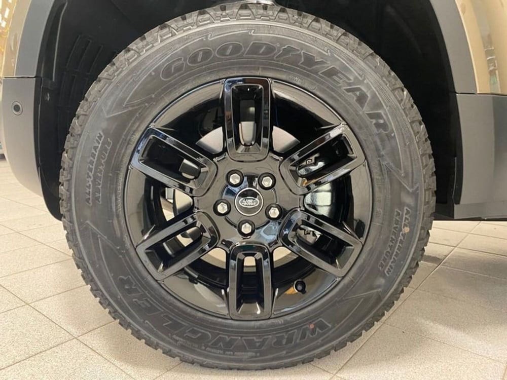 Land Rover Defender usata a Novara (11)