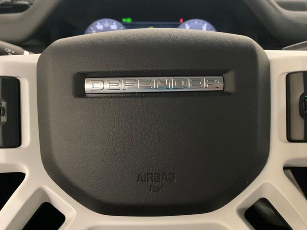 Land Rover Defender usata a Novara (13)
