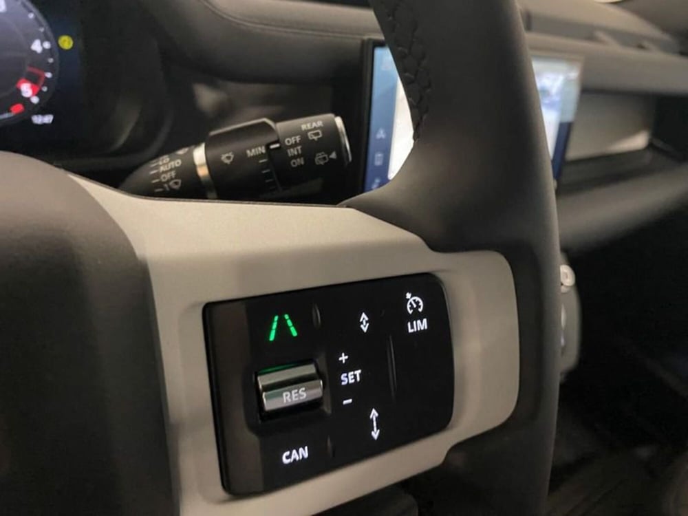Land Rover Defender usata a Novara (14)