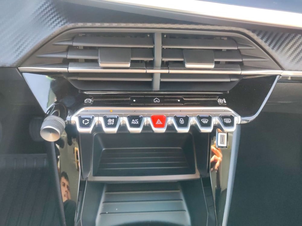 Peugeot 208 nuova a Latina (16)