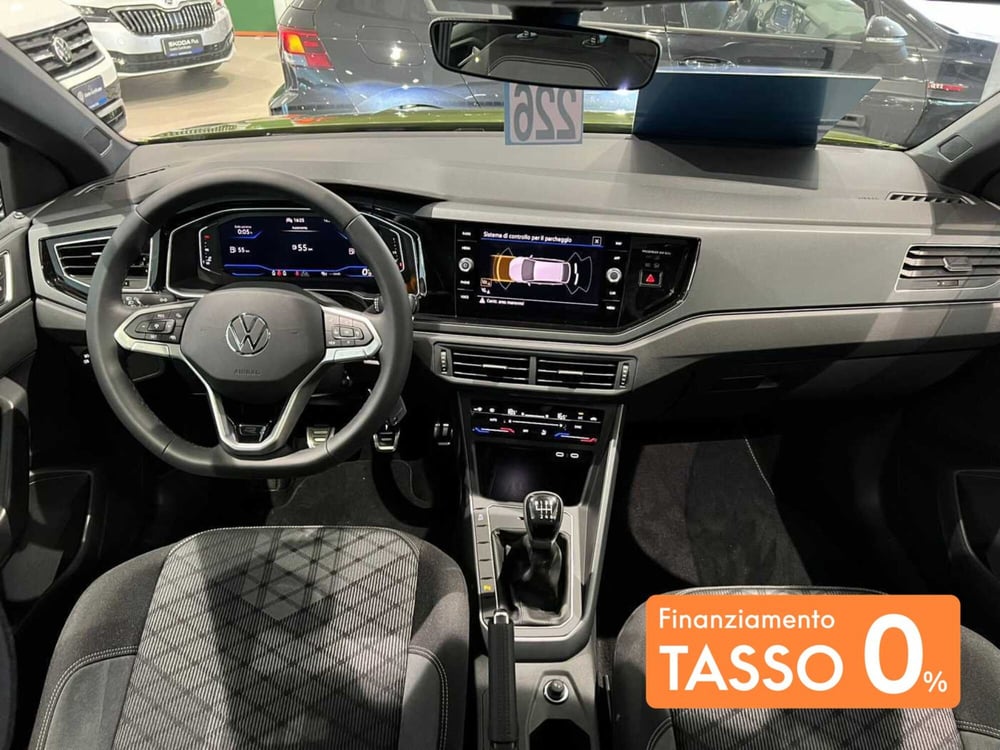 Volkswagen Taigo nuova a Siena (7)
