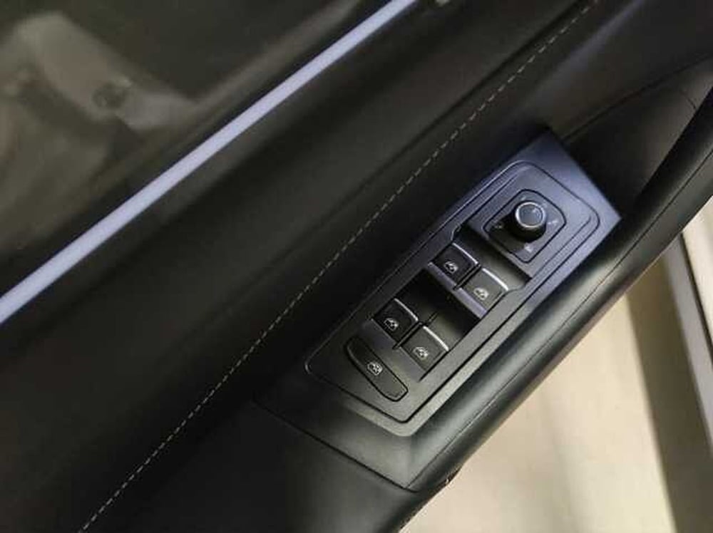 Volkswagen T-Roc nuova a Como (11)