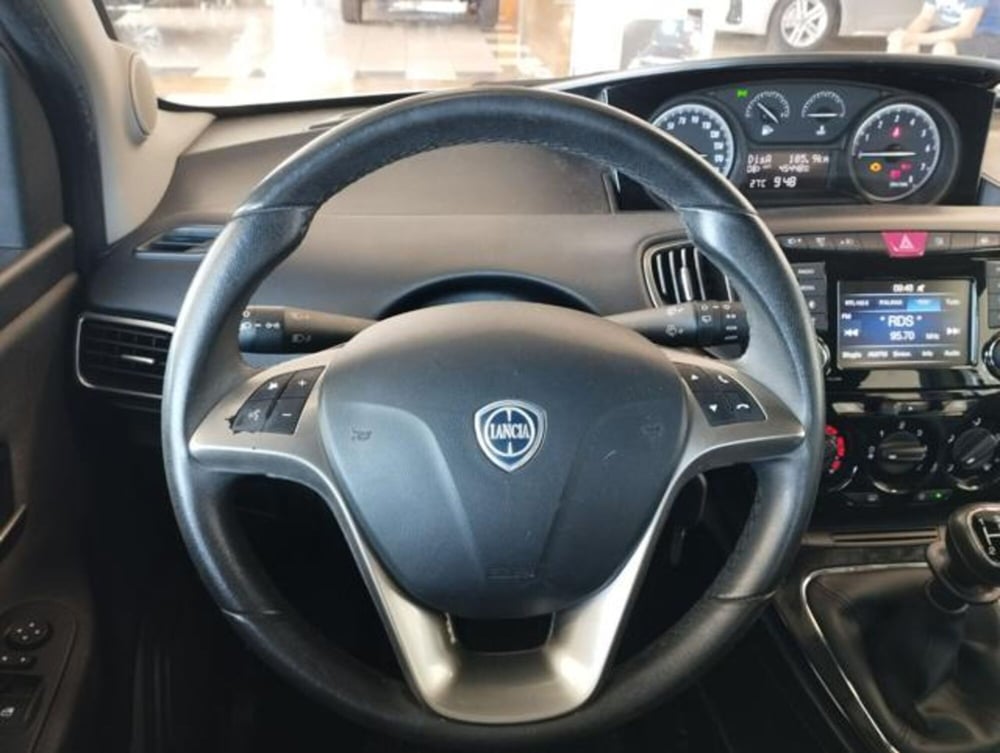 Lancia Ypsilon usata a Varese (12)