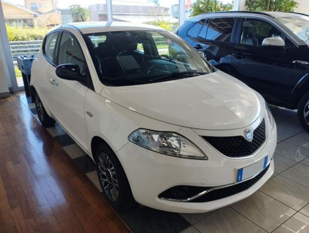 Lancia Ypsilon usata a Varese (6)