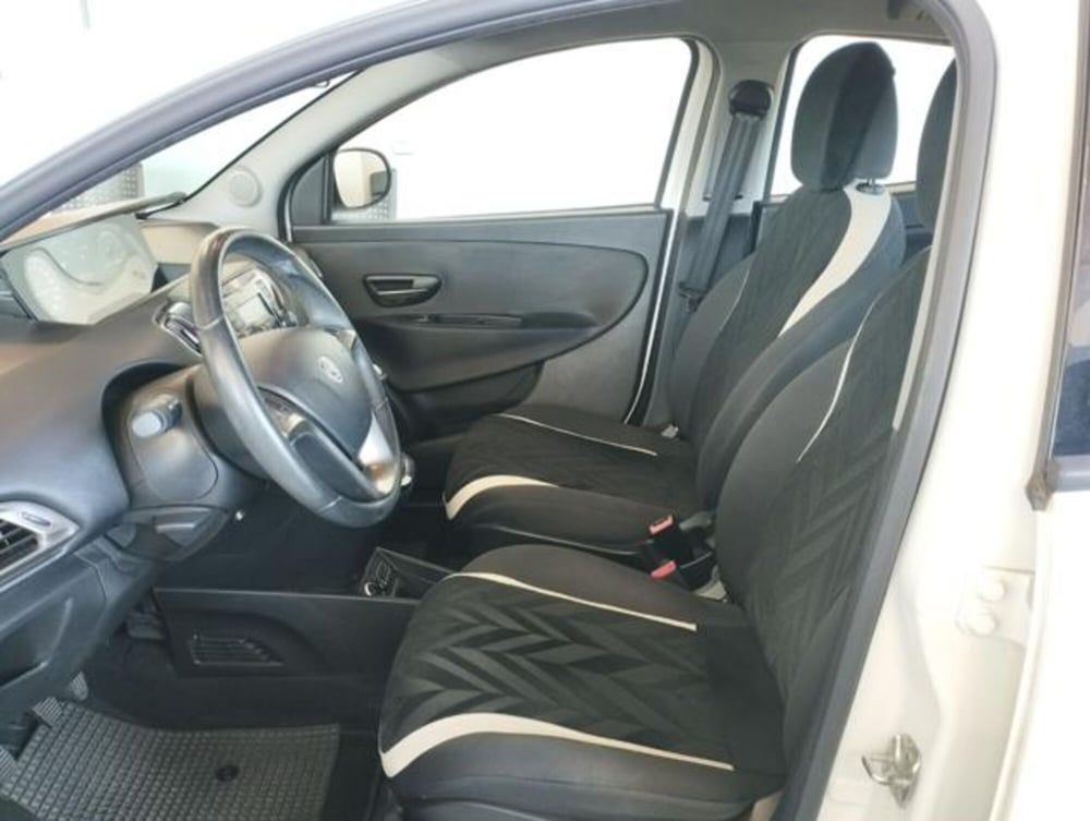 Lancia Ypsilon usata a Varese (7)