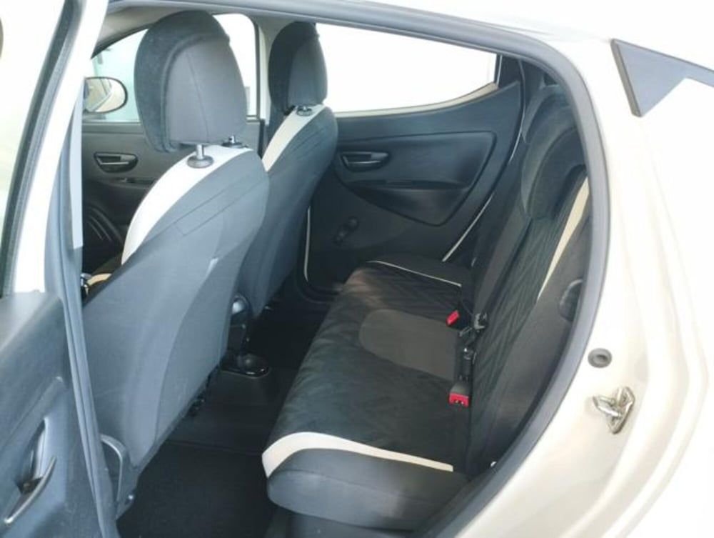 Lancia Ypsilon usata a Varese (8)