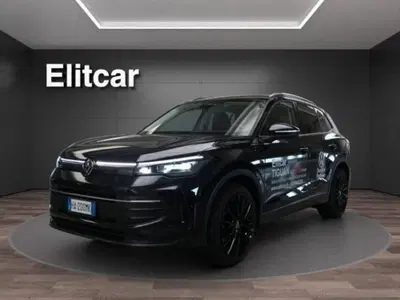 Volkswagen Tiguan 2.0 TDI 150 CV SCR DSG 4MOTION Life del 2024 usata a Magenta
