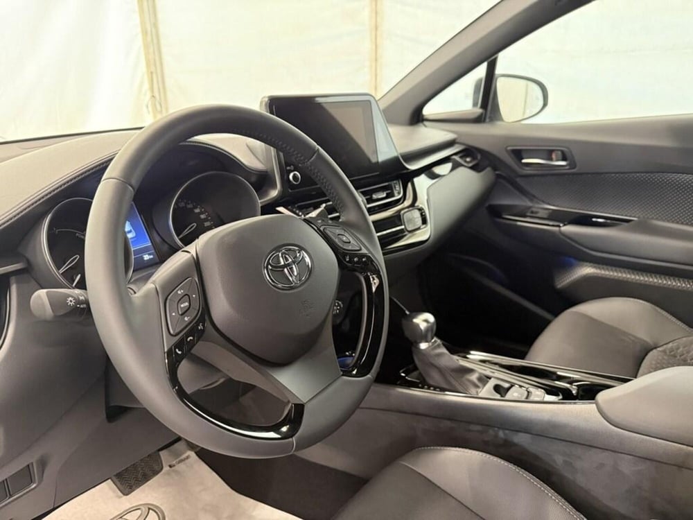 Toyota Toyota C-HR nuova a Monza e Brianza (11)