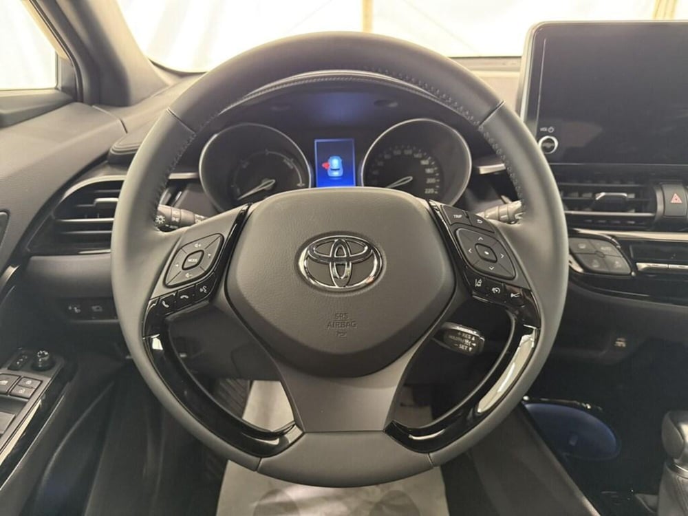 Toyota Toyota C-HR nuova a Monza e Brianza (7)