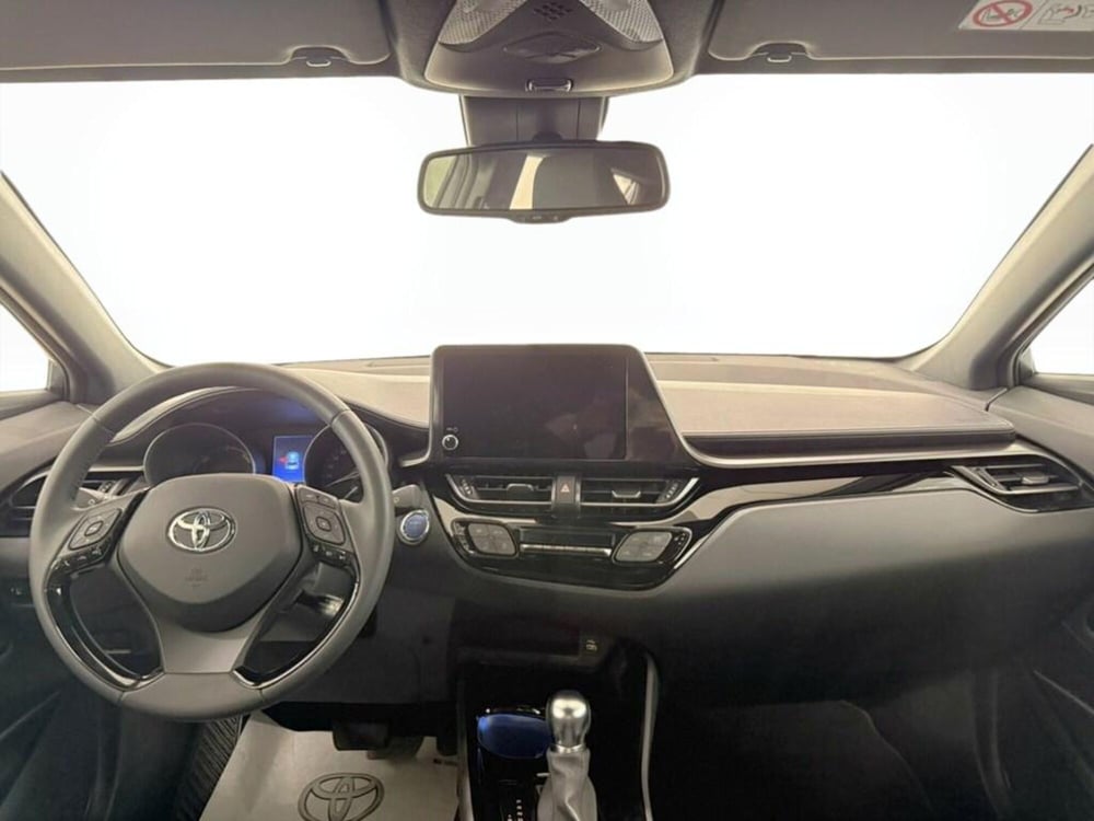 Toyota Toyota C-HR nuova a Monza e Brianza (8)