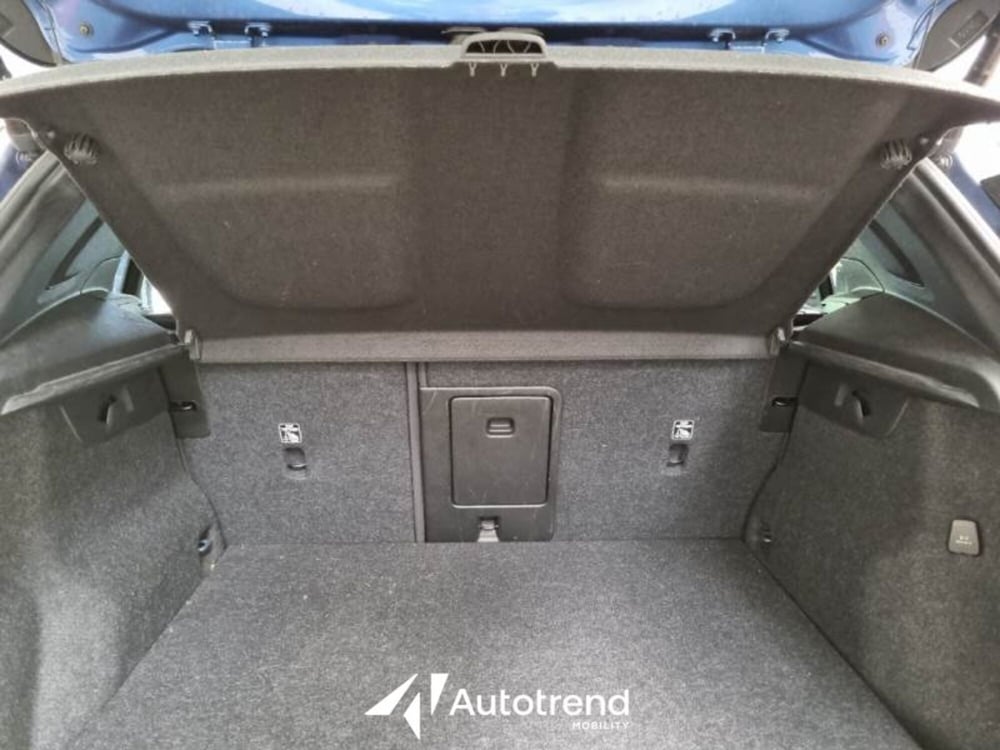 Volvo XC40 usata a Bari (13)