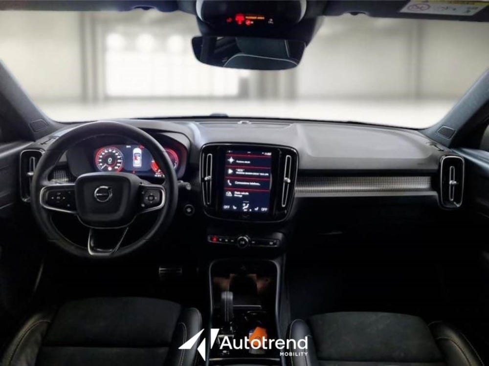 Volvo XC40 usata a Bari (9)