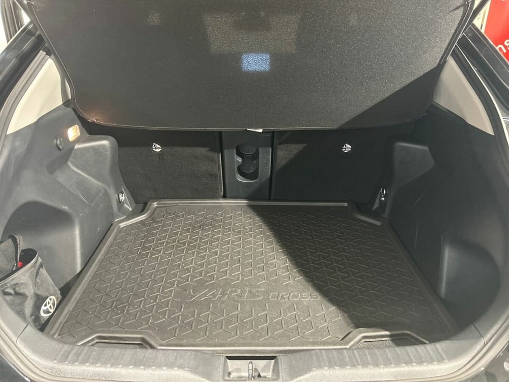 Toyota Yaris Cross usata a Lecco (13)