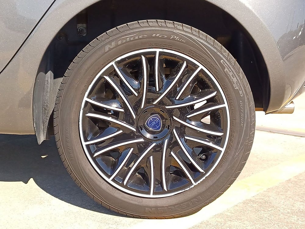 Lancia Ypsilon usata  (12)