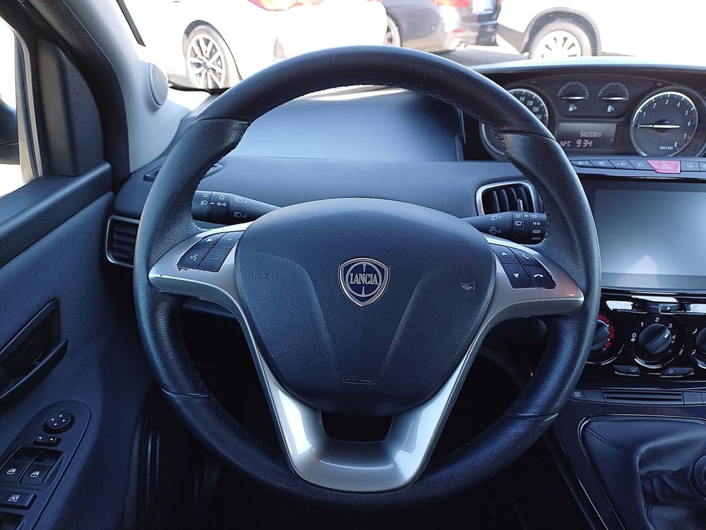 Lancia Ypsilon usata  (13)