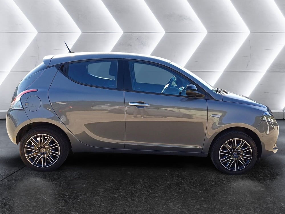Lancia Ypsilon usata  (5)
