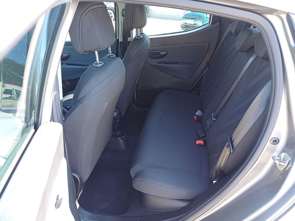 Lancia Ypsilon usata  (7)