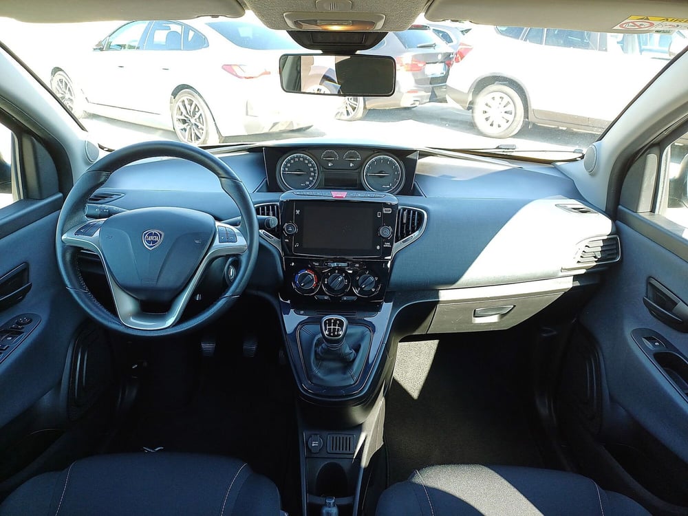 Lancia Ypsilon usata  (8)