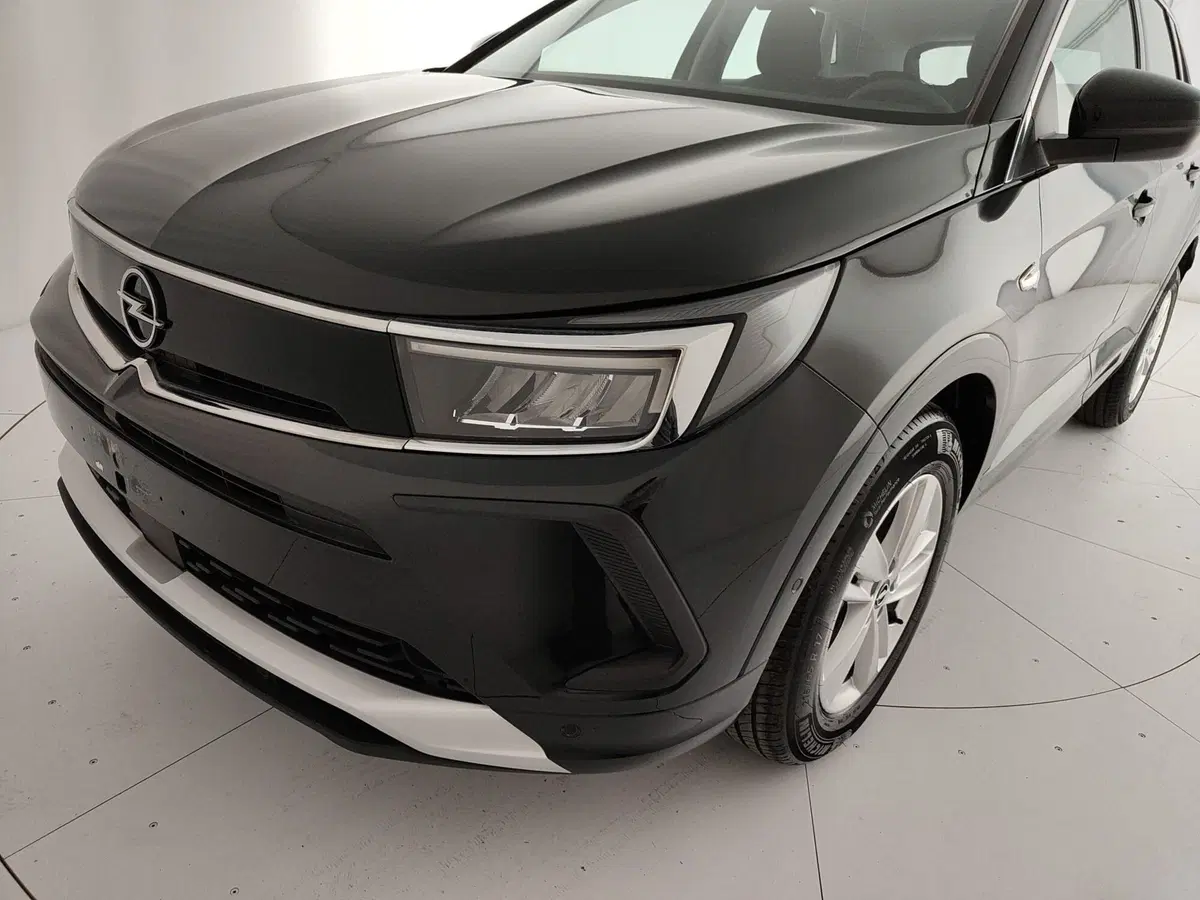 Opel Grandland nuova a Caserta (13)