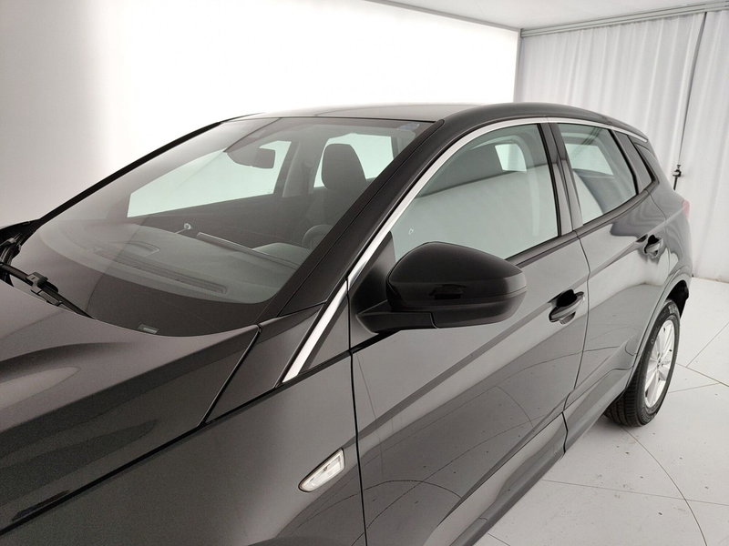 Opel Grandland nuova a Caserta (14)