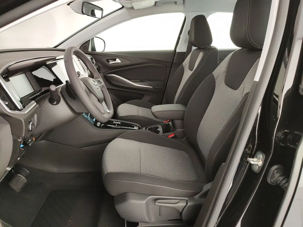 Opel Grandland nuova a Caserta (16)
