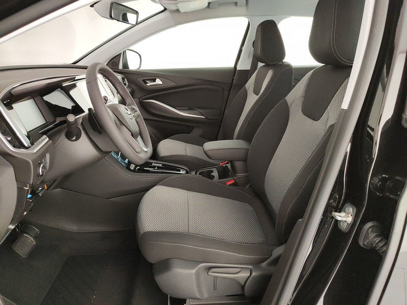 Opel Grandland nuova a Caserta (16)