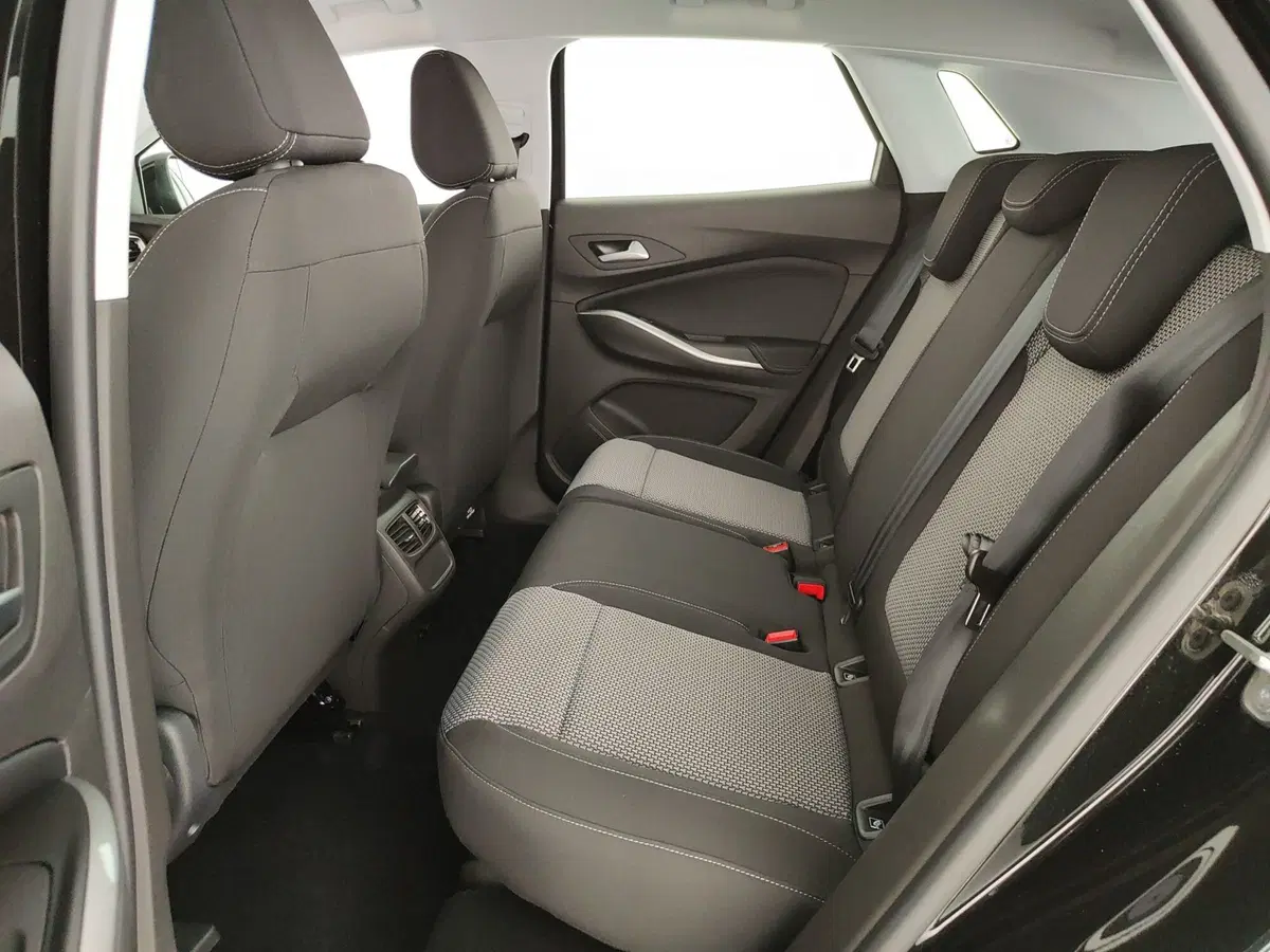 Opel Grandland nuova a Caserta (18)