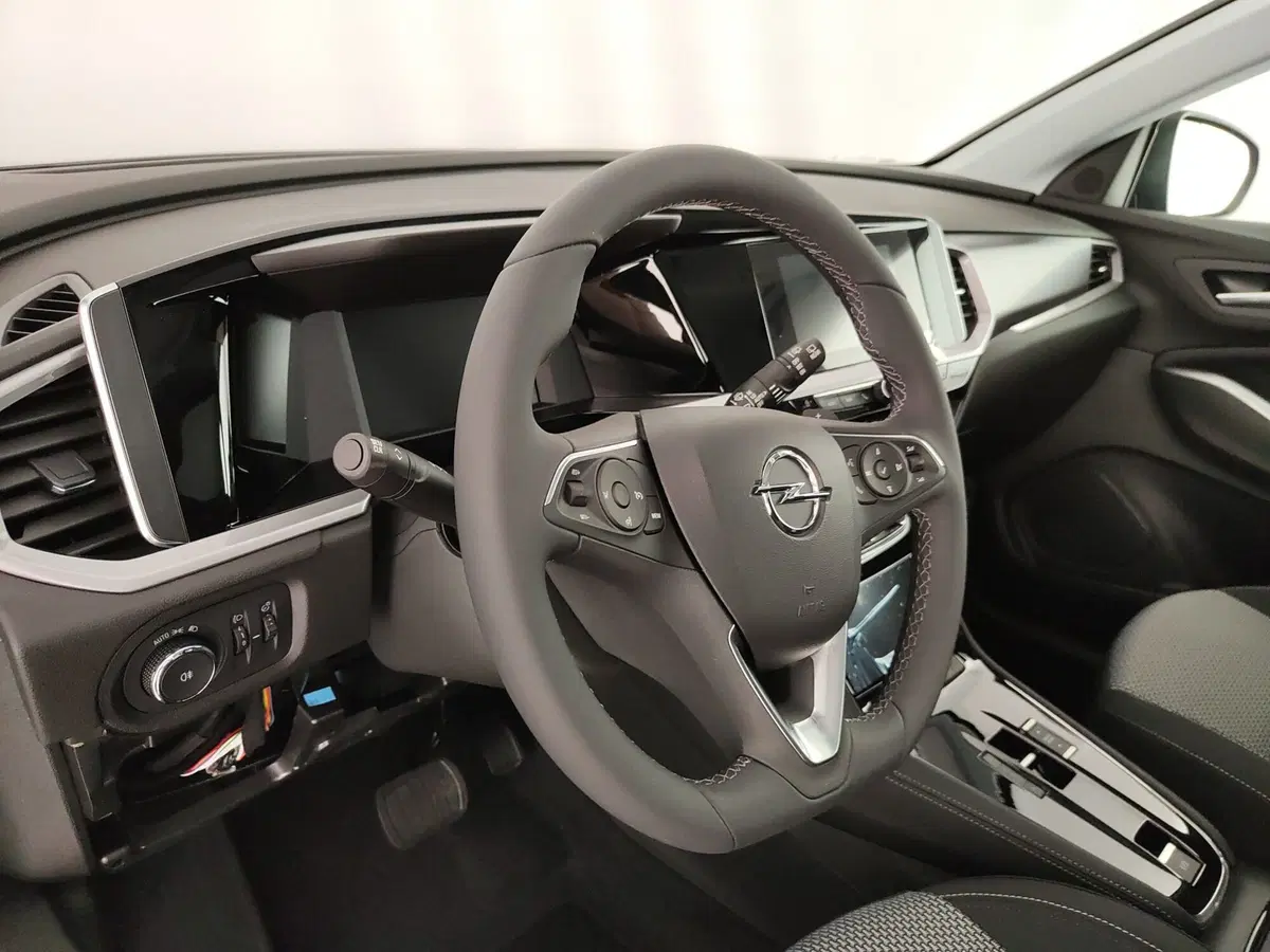 Opel Grandland nuova a Caserta (20)