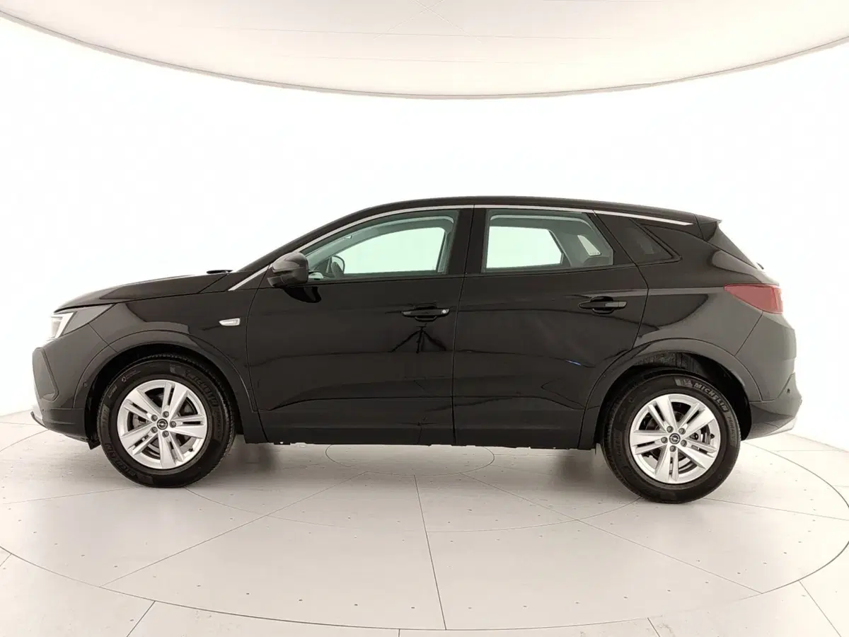 Opel Grandland nuova a Caserta (8)