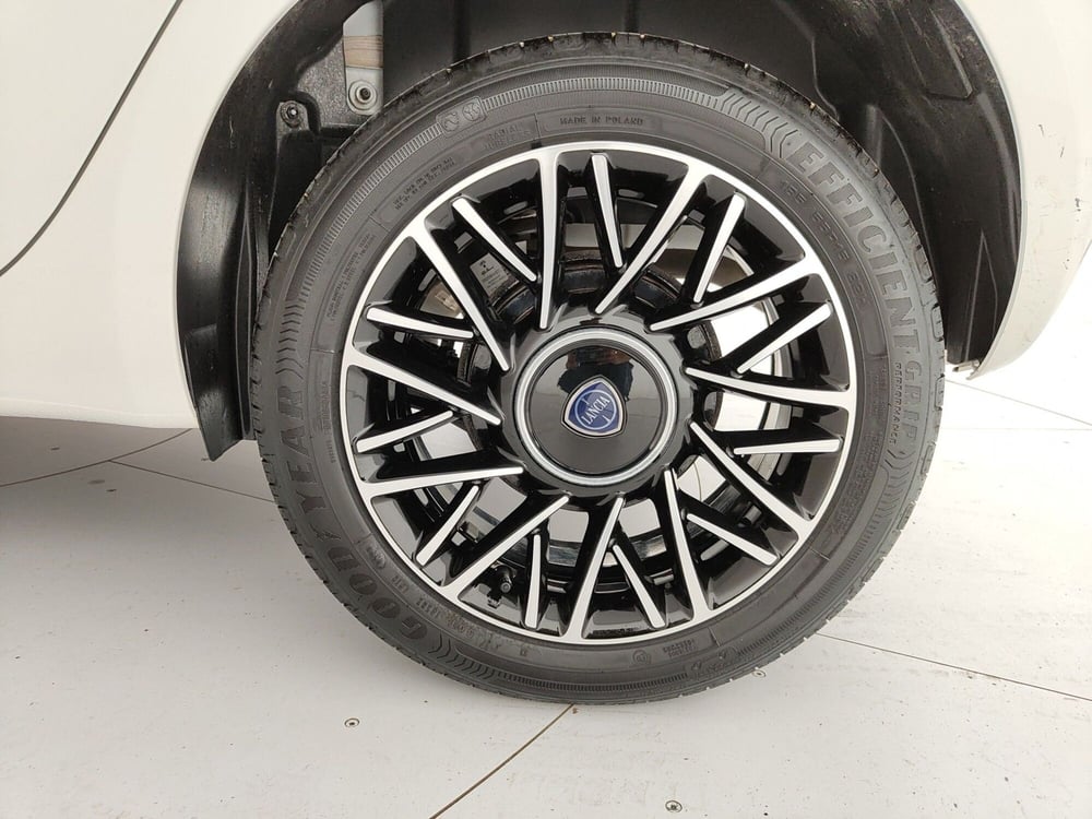 Lancia Ypsilon usata a Caserta (11)