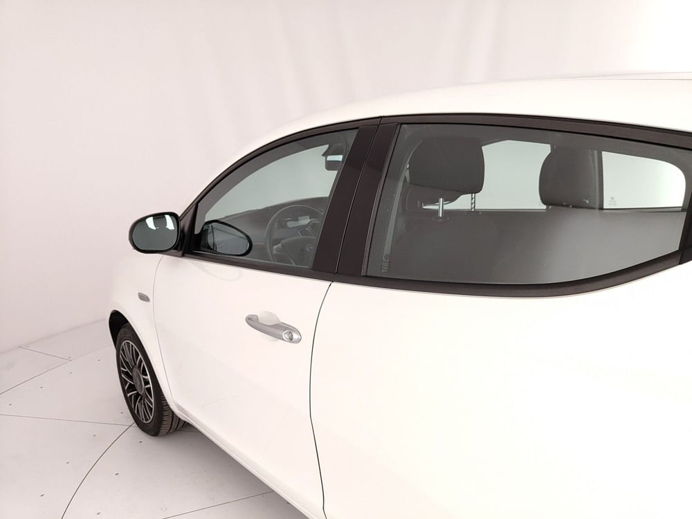 Lancia Ypsilon usata a Caserta (12)