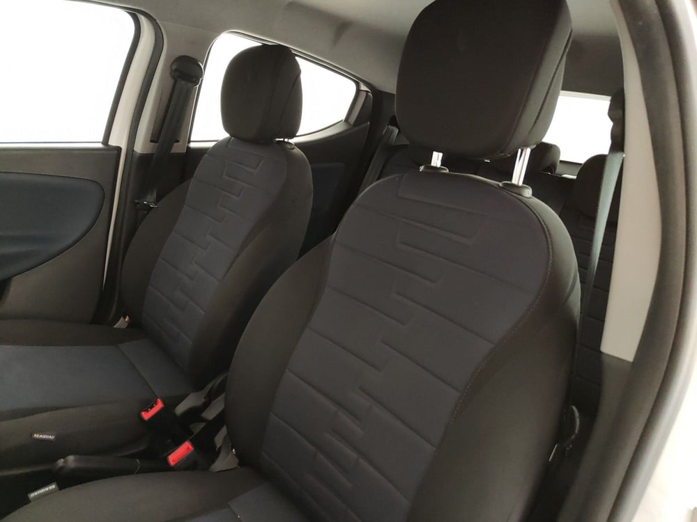 Lancia Ypsilon usata a Caserta (16)