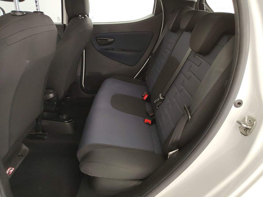 Lancia Ypsilon usata a Caserta (17)