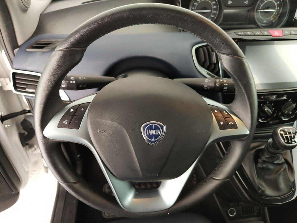 Lancia Ypsilon usata a Caserta (20)