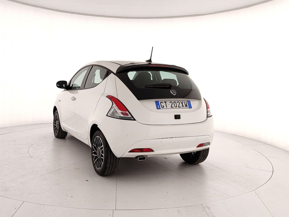 Lancia Ypsilon usata a Caserta (4)