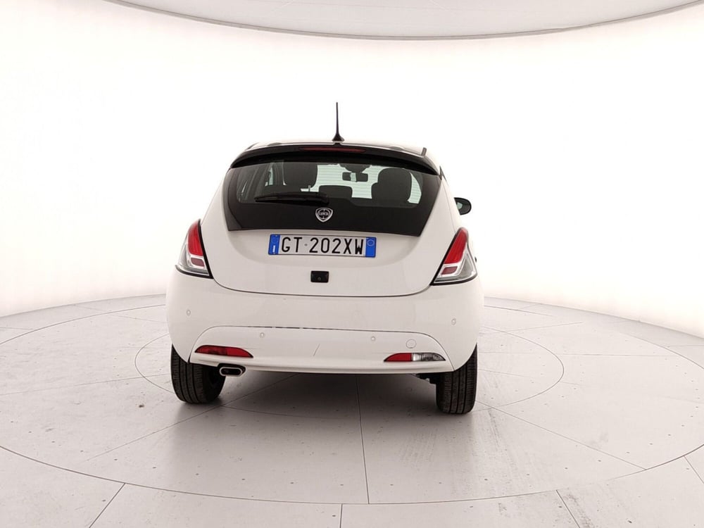 Lancia Ypsilon usata a Caserta (5)