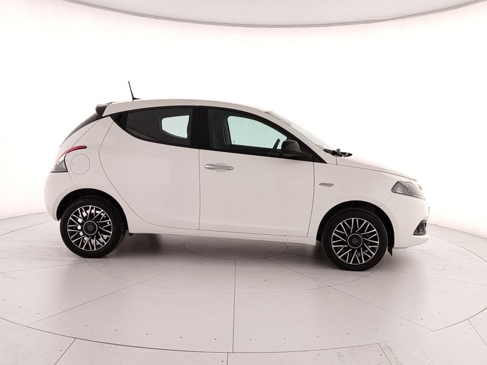 Lancia Ypsilon usata a Caserta (7)
