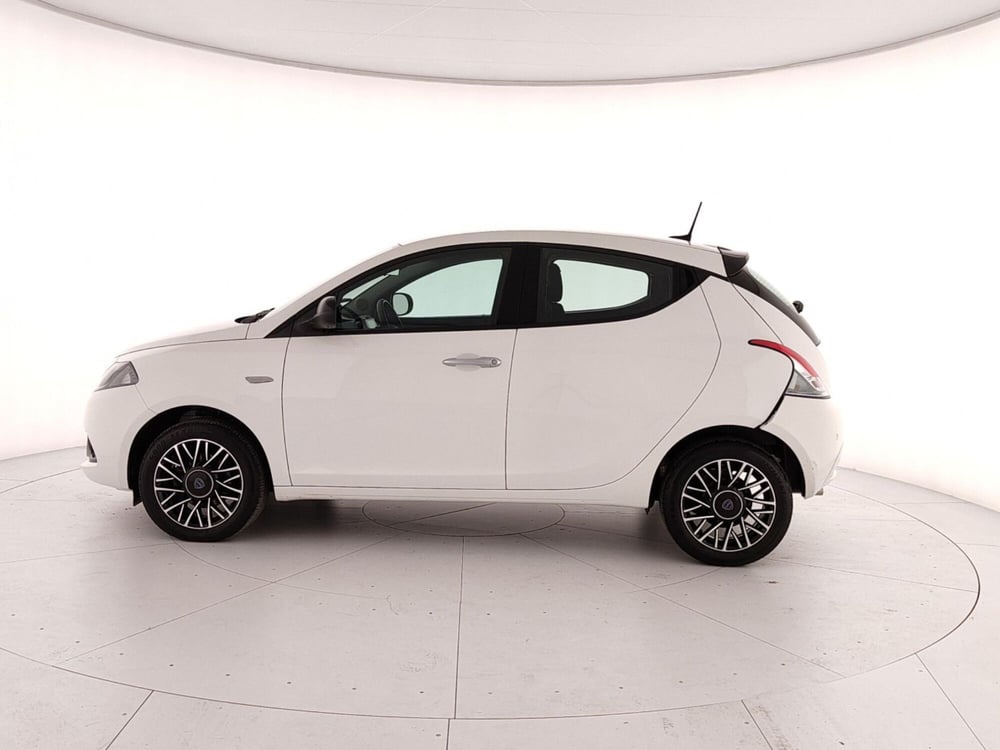 Lancia Ypsilon usata a Caserta (8)